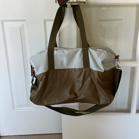 Soft Duffel Bag - army green and gray/beige NWT - Picture 3 of 4